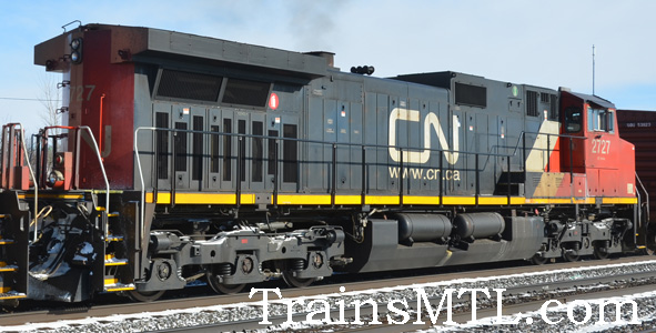 Locomotive CN2727 right side / coté droite
